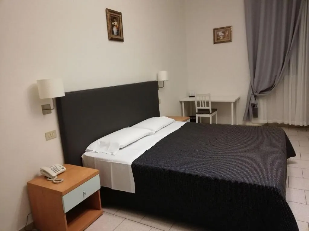 Room, Hotel St. James, Florence