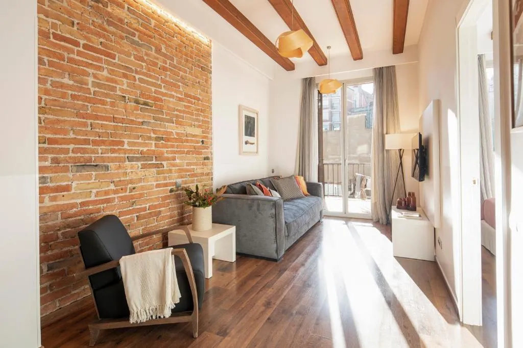 APARTMENT THREE BEDROOMS Room, Aspasios Market Balconies, Barcelona
