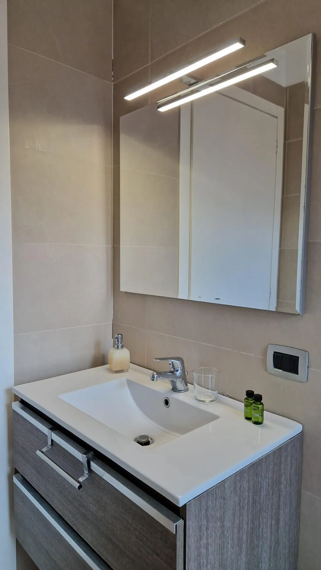 APARTMENT CONNECTING ROOM Room, Style Homes, Milan