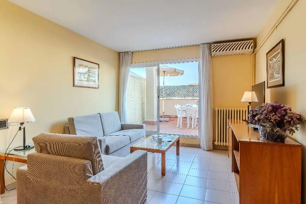 APARTMENT WITH TERRACE Room, Aparthotel Bertran, Barcelona