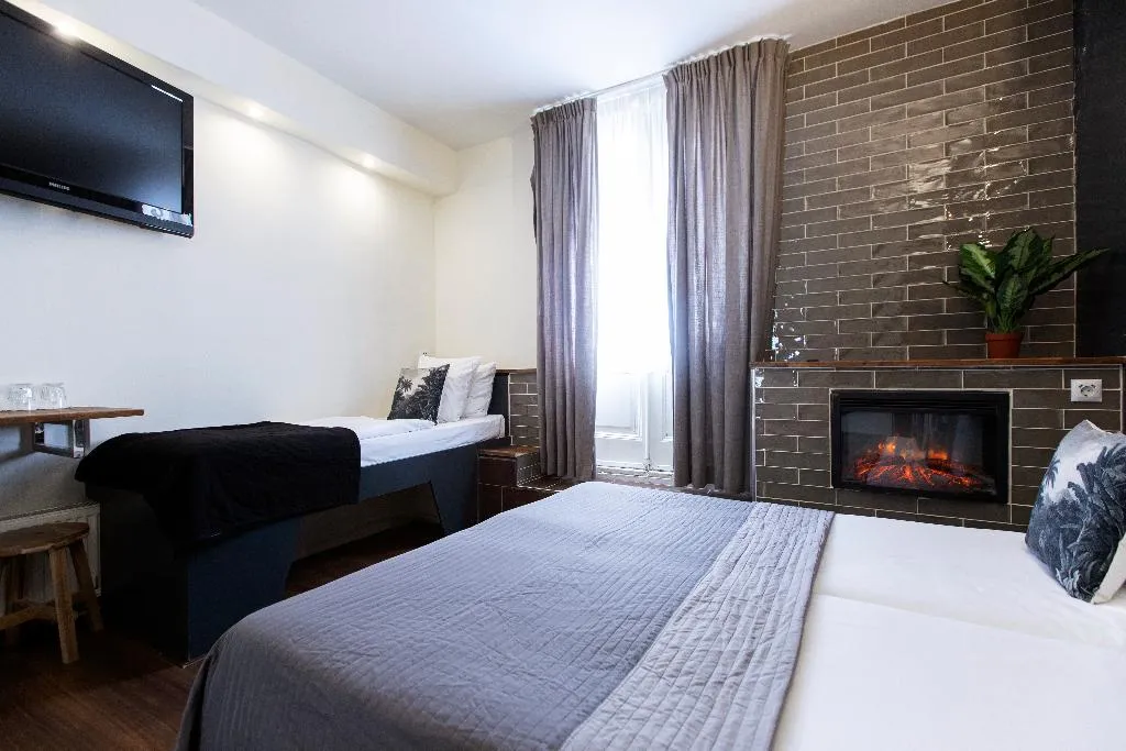 TRIPLE STANDARD Room, Quentin Amsterdam Hotel, Amsterdam