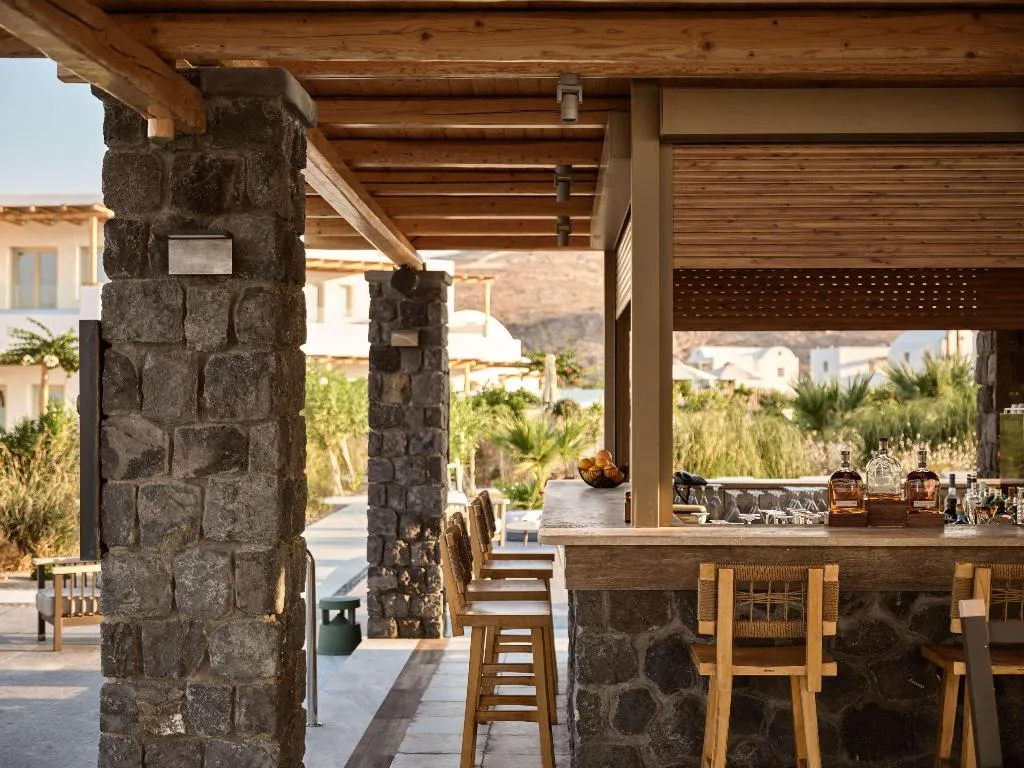 Bar, Sea Breeze Santorini Beach Resort, Curio Collectio, Santorini