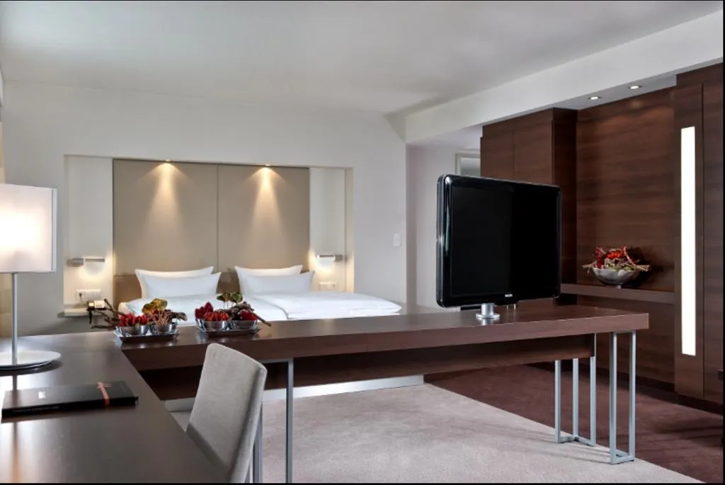 JUNIOR SUITE STANDARD Room, Estrel Hotel Berlin, Berlin