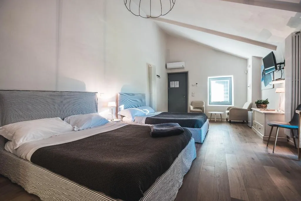 Room, Nikis Resort, Umbria