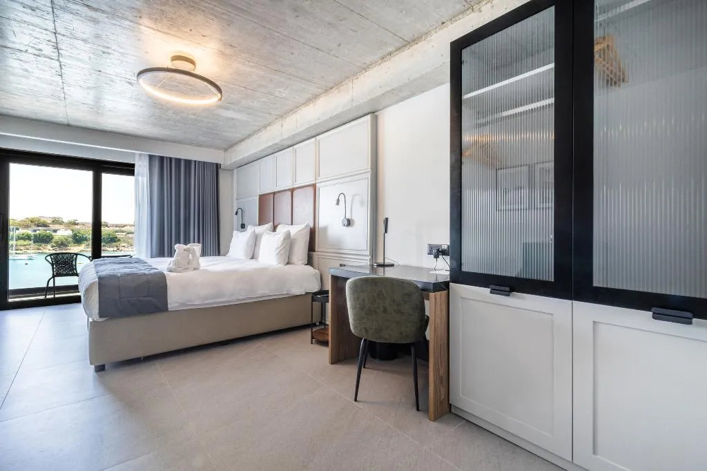 SINGLE DELUXE SEA VIEW Room, The Londoner Hotel Sliema, Malta