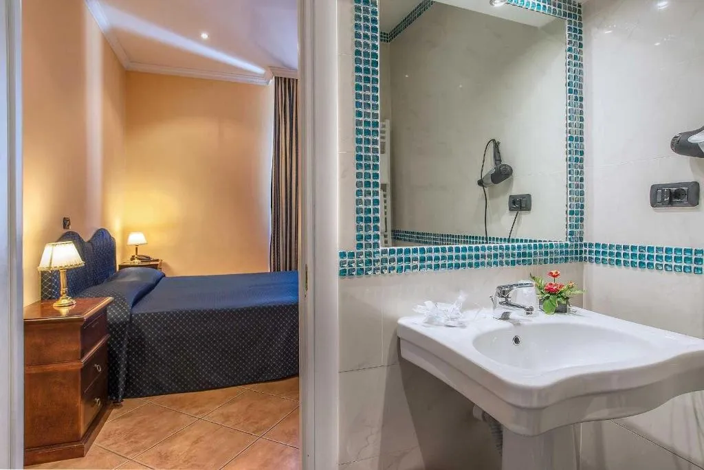Room, Hotel Caracciolo, Naples