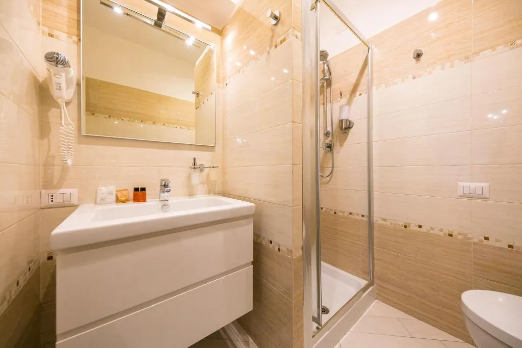 Room, Suites Roma Tiburtina, Rome