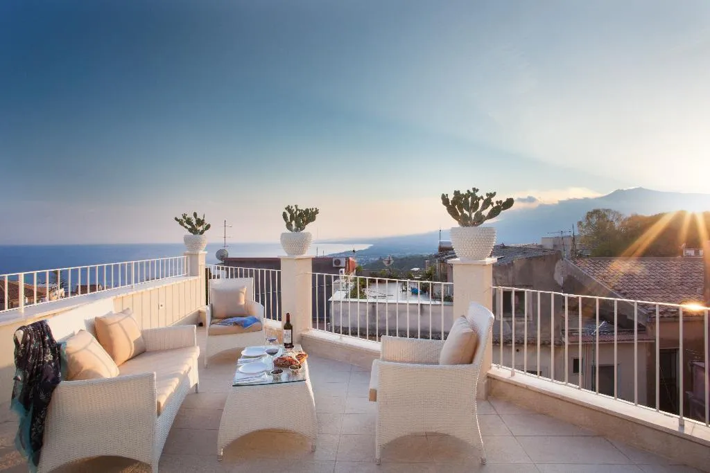 General view, La Malandrina, Taormina