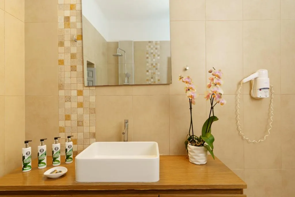 SUITE THREE BEDROOMS WITH PRIVATE POOL Room, Thermes Luxury Villas by Mr and Mrs White, Santorini