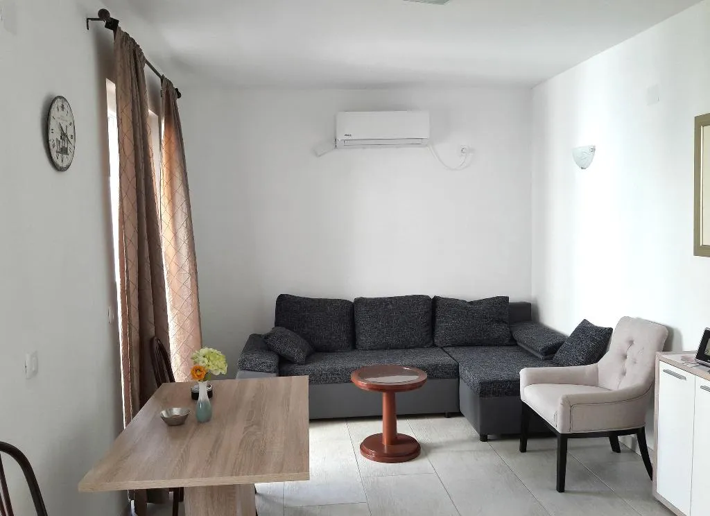 APARTMENT WITH BALCONY Room, House Perone, Dubrovnik