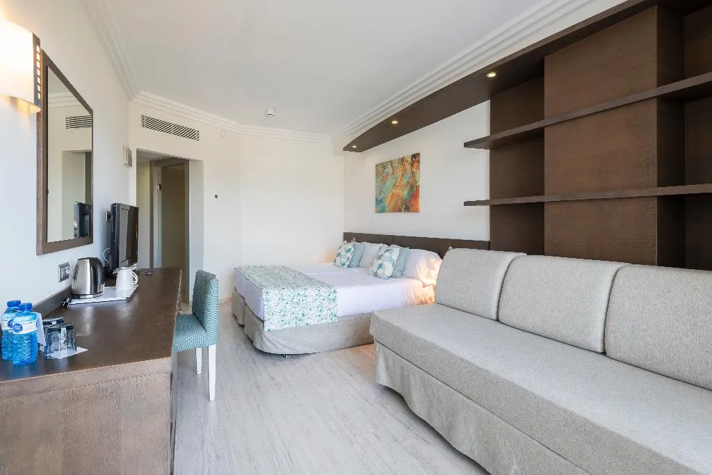 TRIPLE COMFORT Room, Leonardo Royal Hotel Mallorca, Majorca