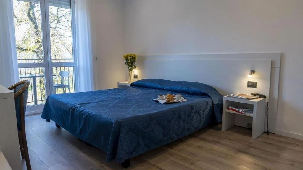 Room, Rex, Milan