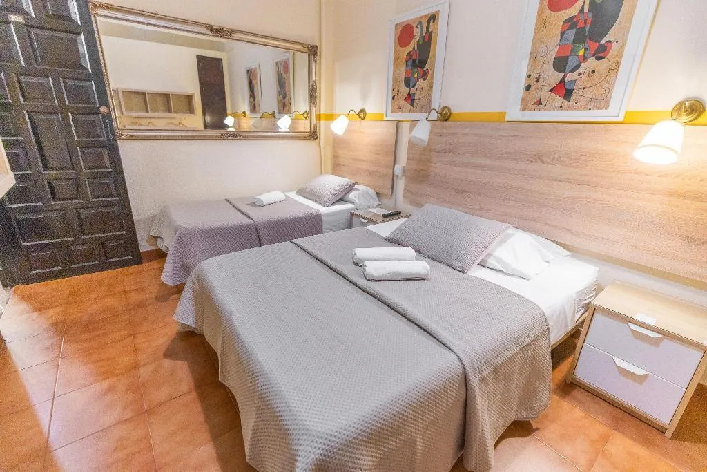 Room, Nuevo Suizo, Seville