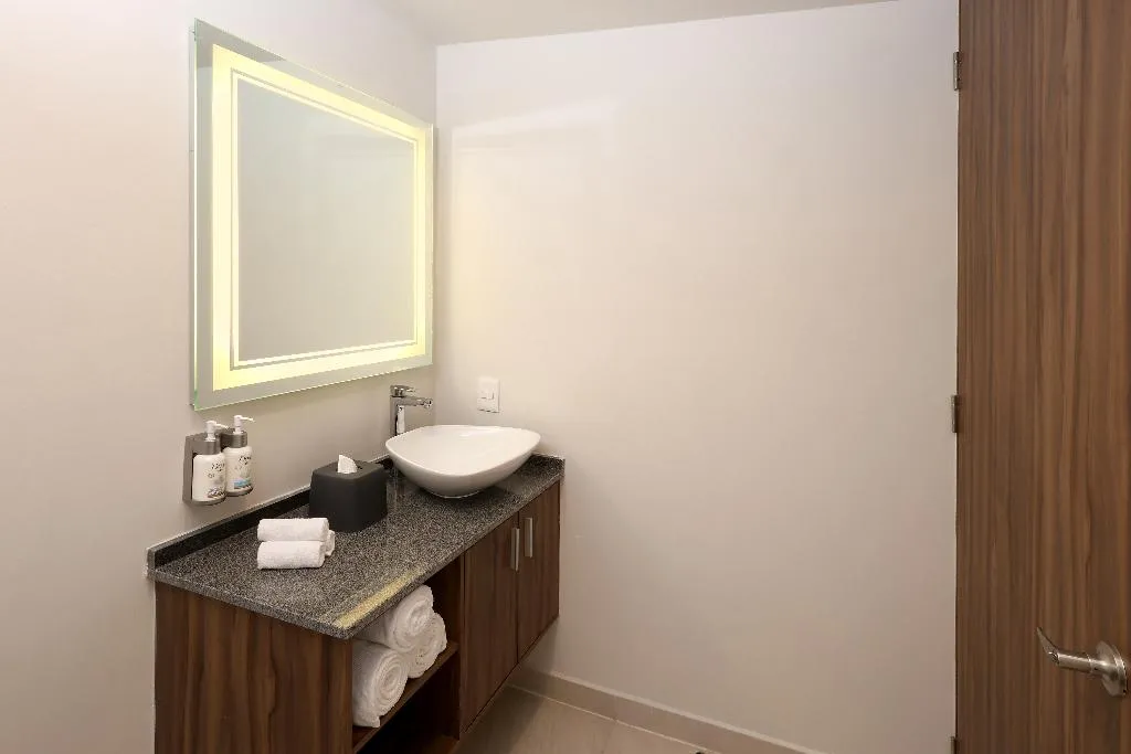 SUITE KING SIZE BED Room, Holiday Inn Tulum Downtown, Cancun Area