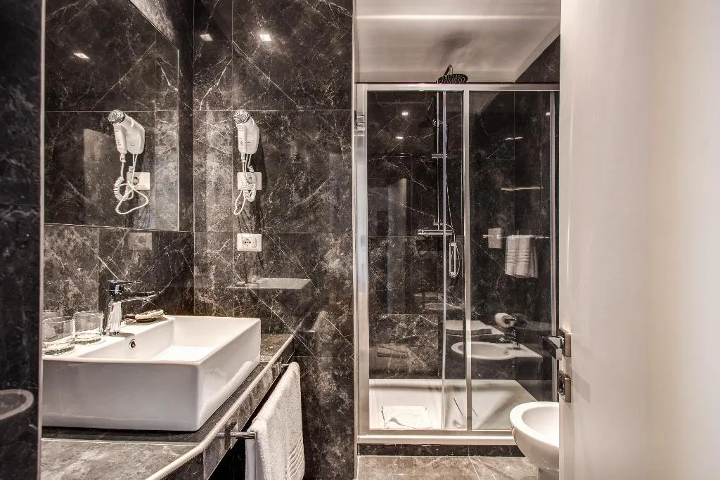 SINGLE STANDARD Room, Hotel 55 Fiftyfive, Rome