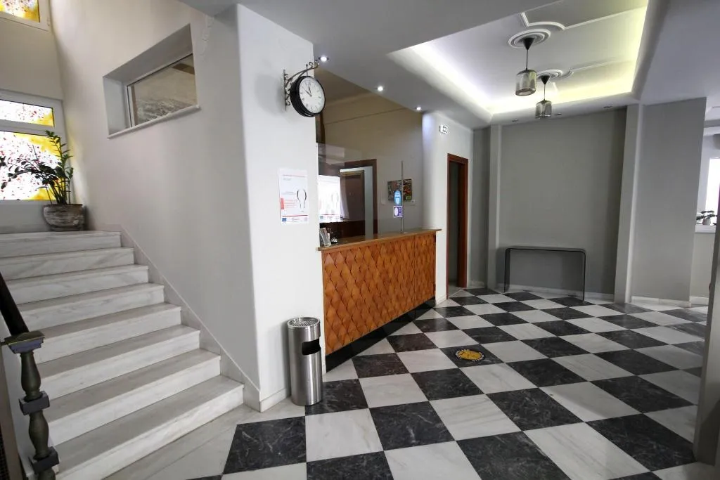 Lobby, Mirabello, Crete