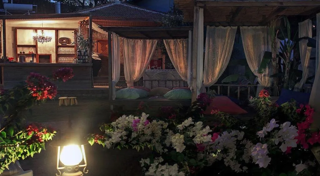 Terrace, Lunabegonvil Tas Evler, Dalaman