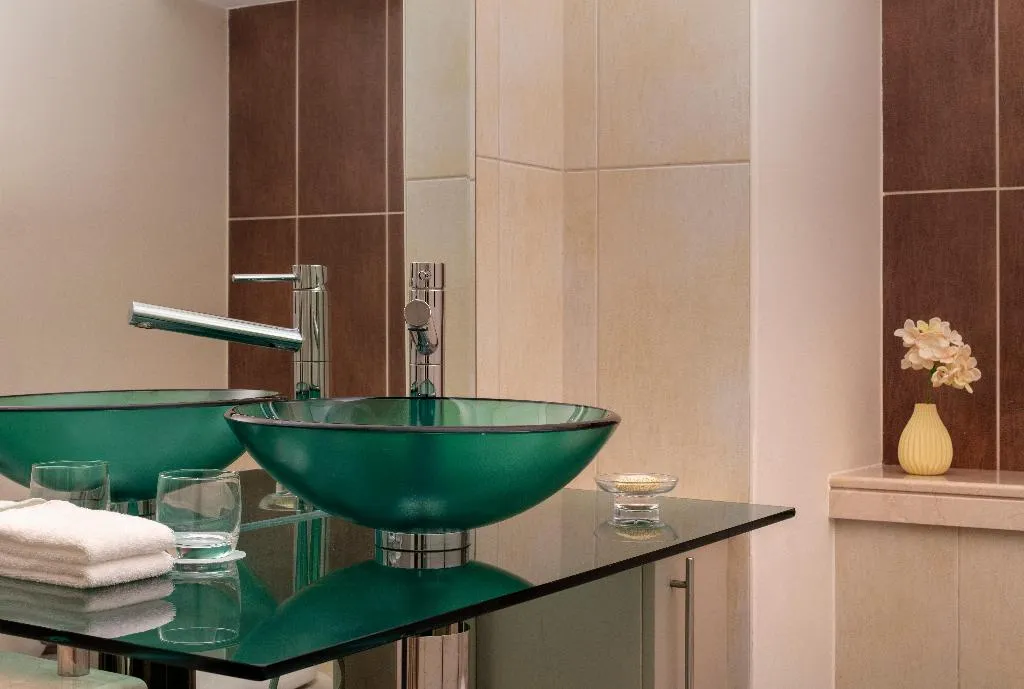 SUITE CITY VIEW KING BED Room, Staybridge Suites Dubai Internet City, Dubai