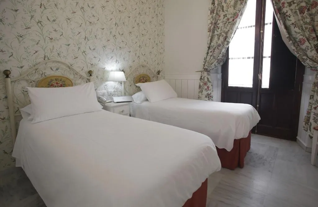 Room, Puerta de Sevilla, Seville