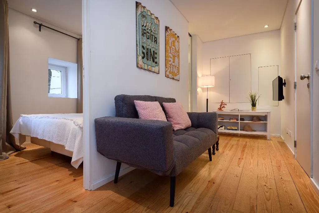 APARTMENT SUPERIOR Room, Alfama Yellow House, Lisbon