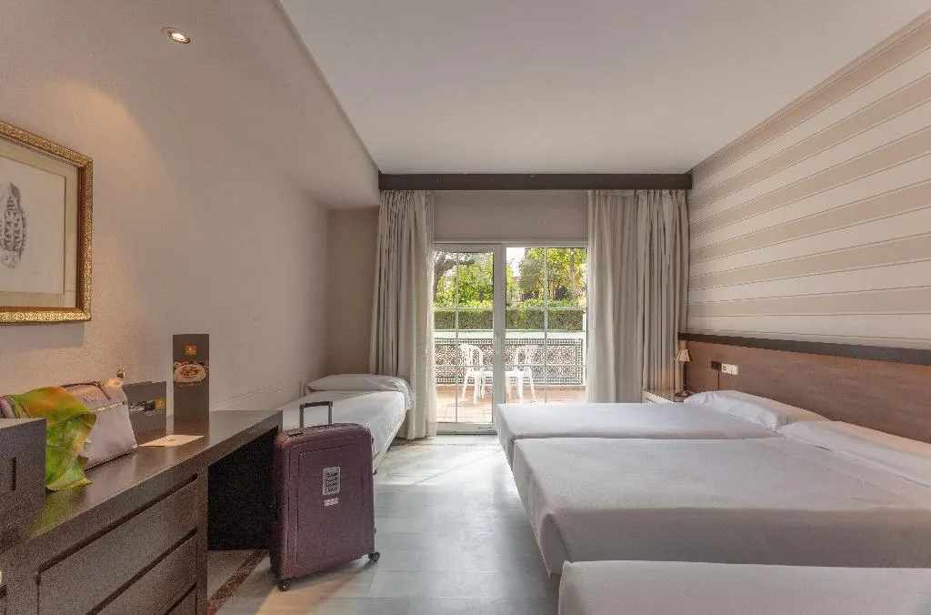 Double or Twin CAPACITY 3 Room, Abades Benacazon, Seville