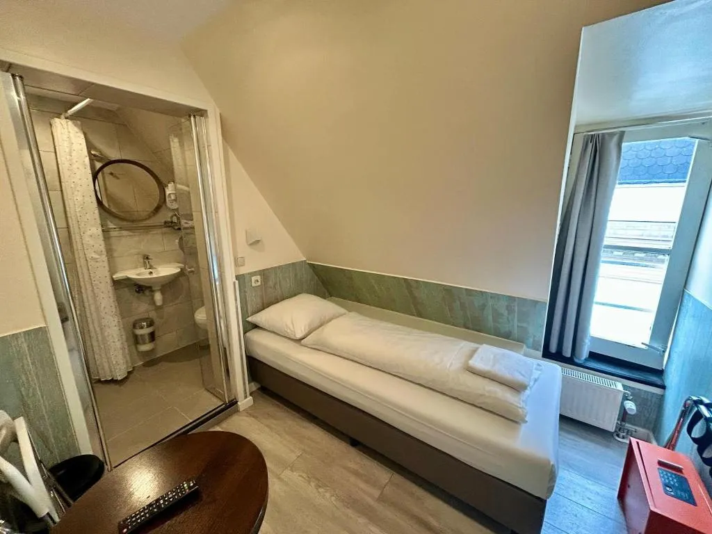 General view, Damrak-Inn, Amsterdam