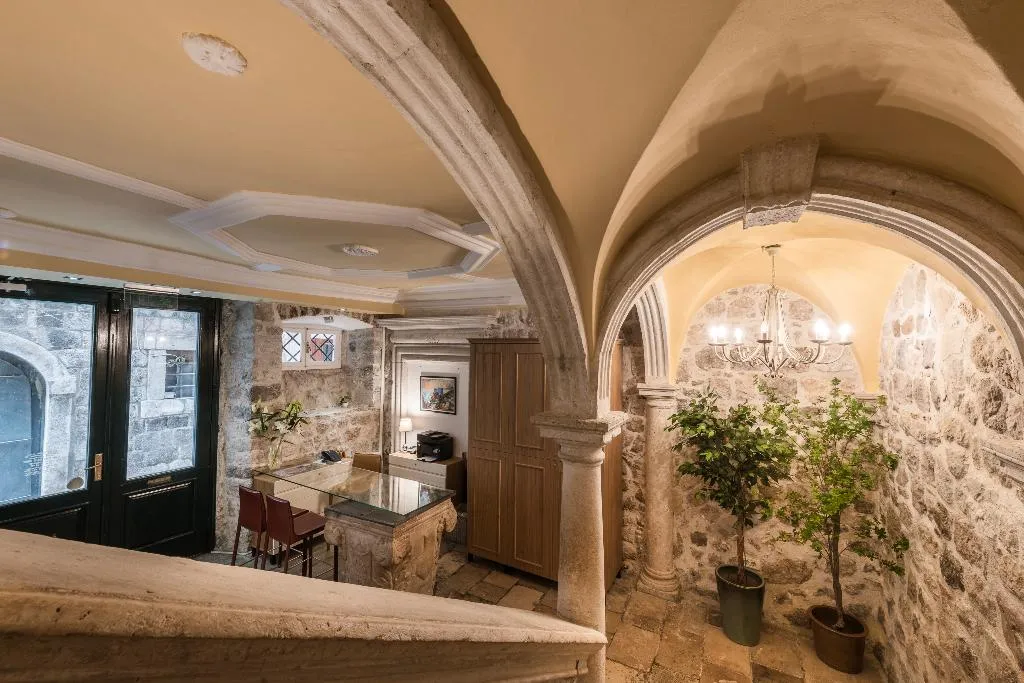 Lobby, Palmotta Palace, Dubrovnik