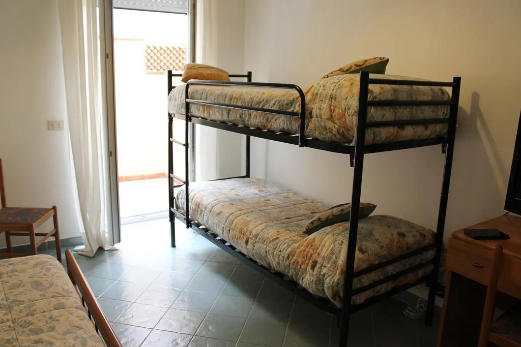 TRIPLE STANDARD Room, Esperia, Naples