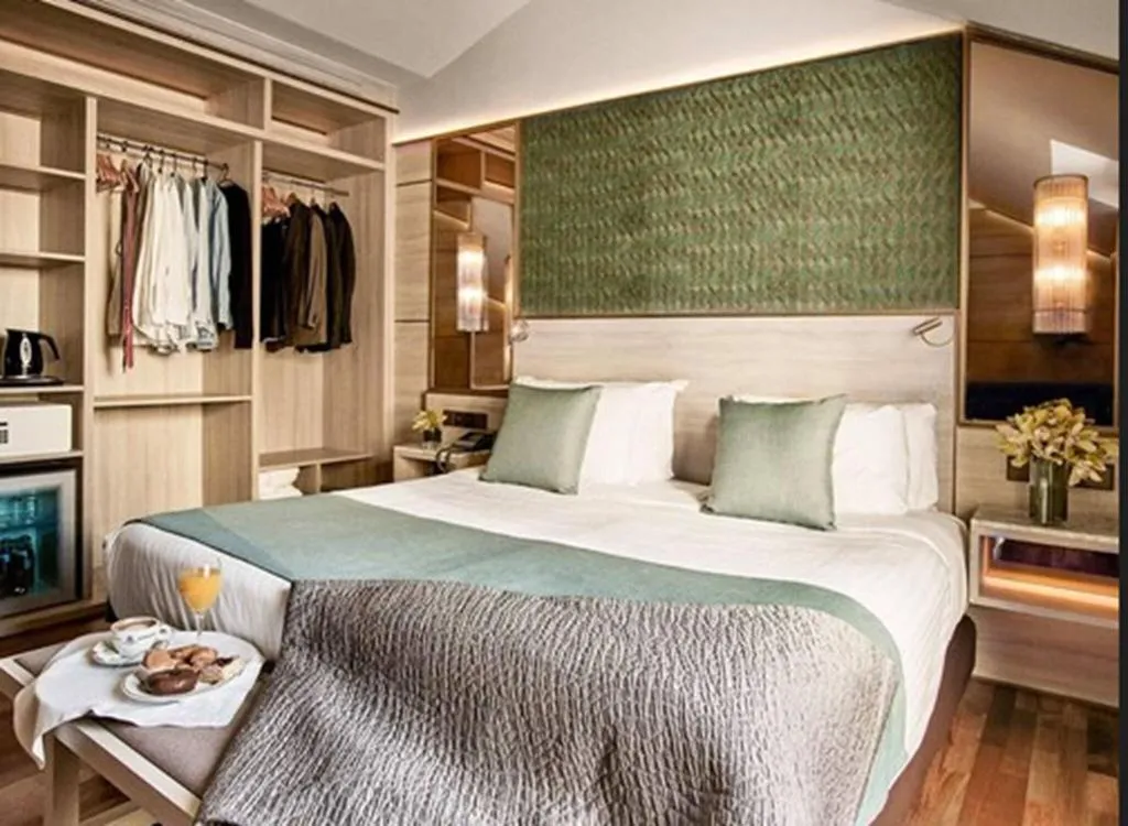 Room, Preciados, Madrid