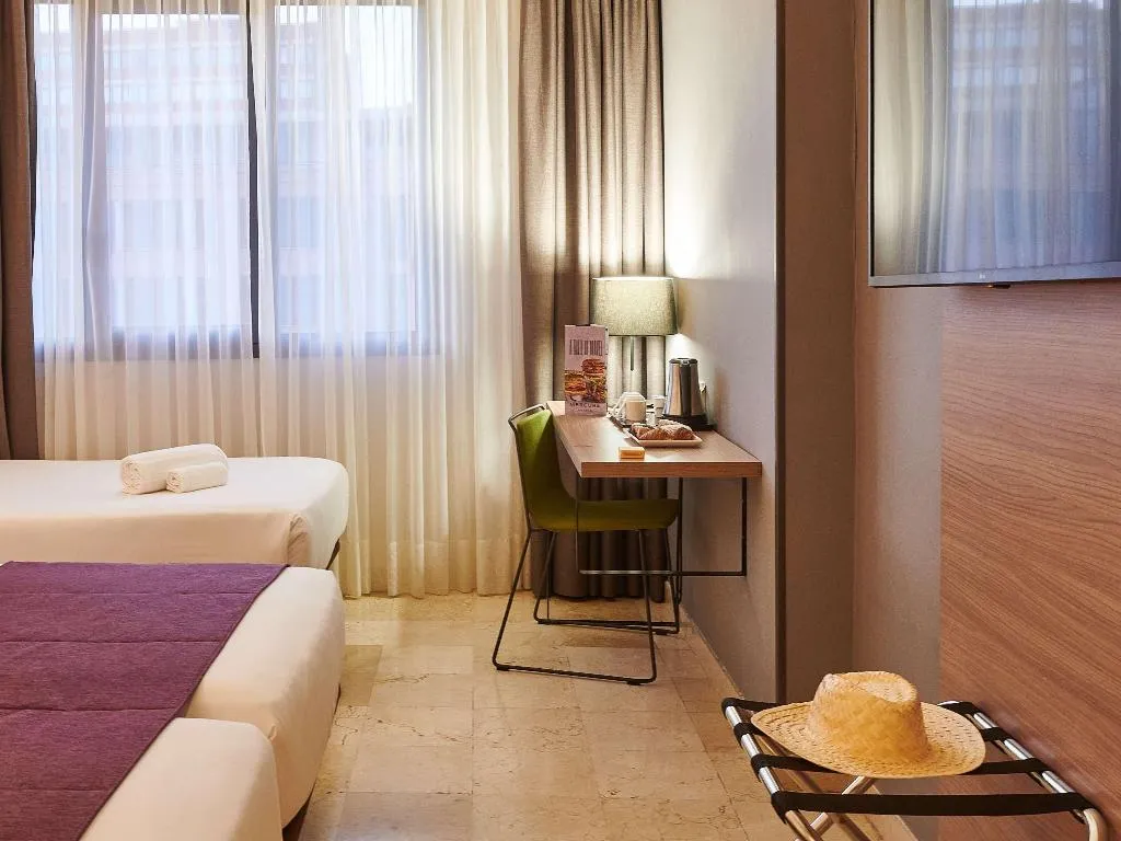 TRIPLE STANDARD Room, Mercure Barcelona Condor, Barcelona