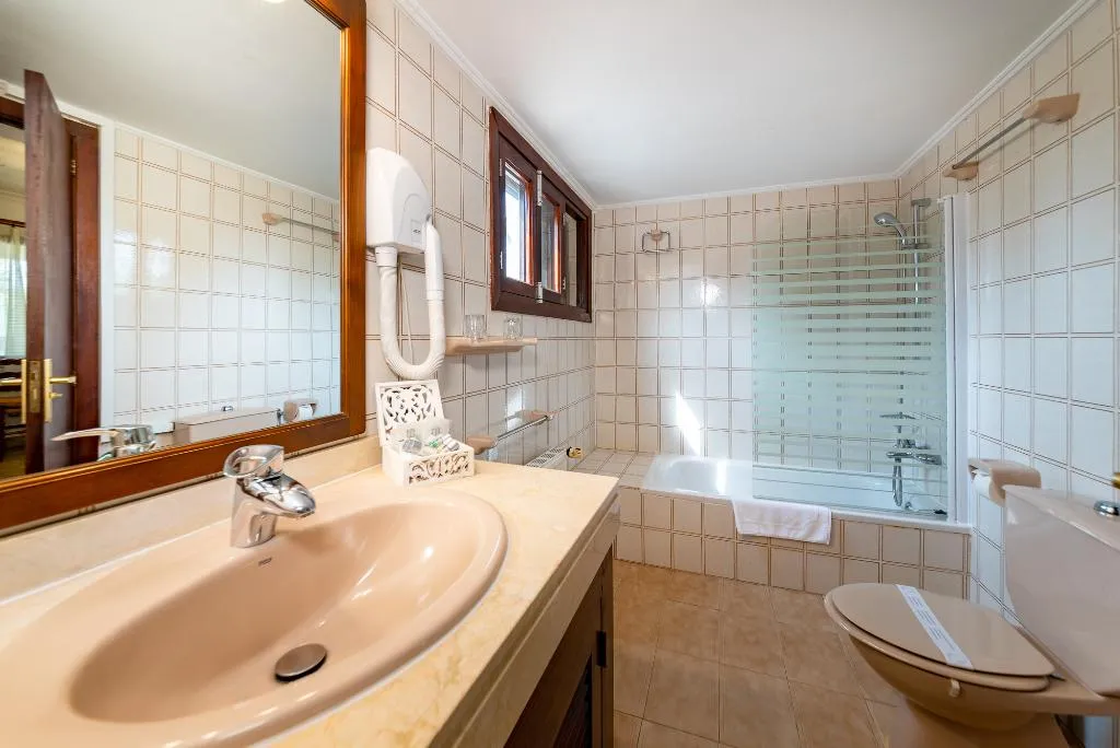 Double or Twin WITH TERRACE Room, Hotel Rural Predio Son Serra, Majorca