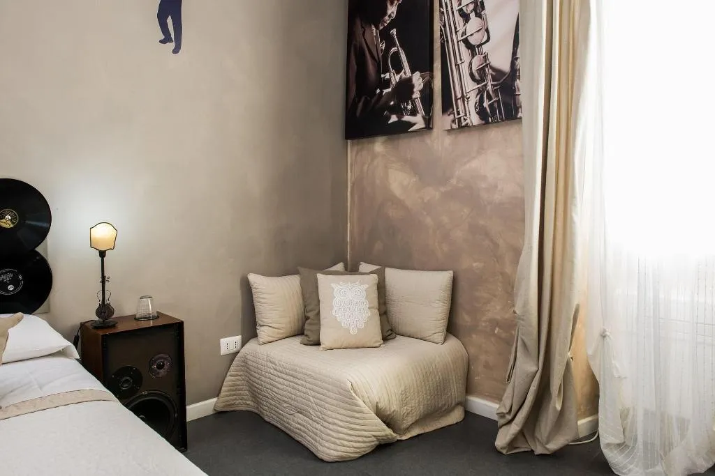 Room, Bed & Breakfast Le due civette, Naples
