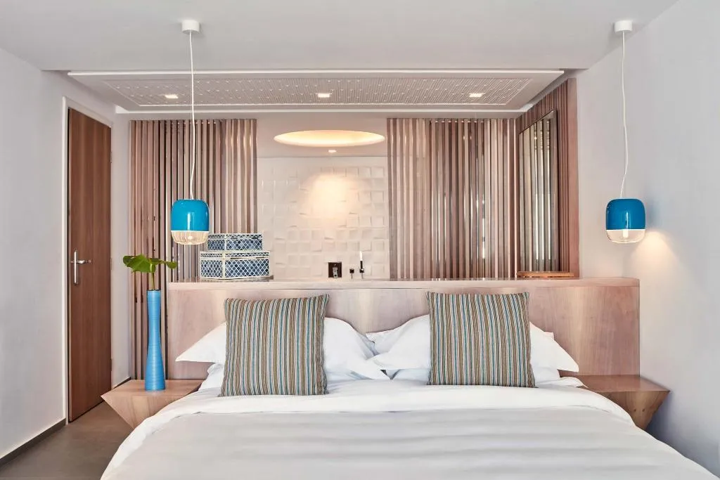 JUNIOR SUITE WITH PRIVATE POOL Room, Myconian Korali Relais & Chateaux, Mykonos