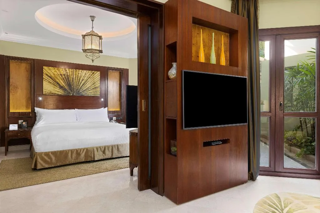 SUITE STANDARD Room, Hilton Luxor Resort & Spa, Luxor