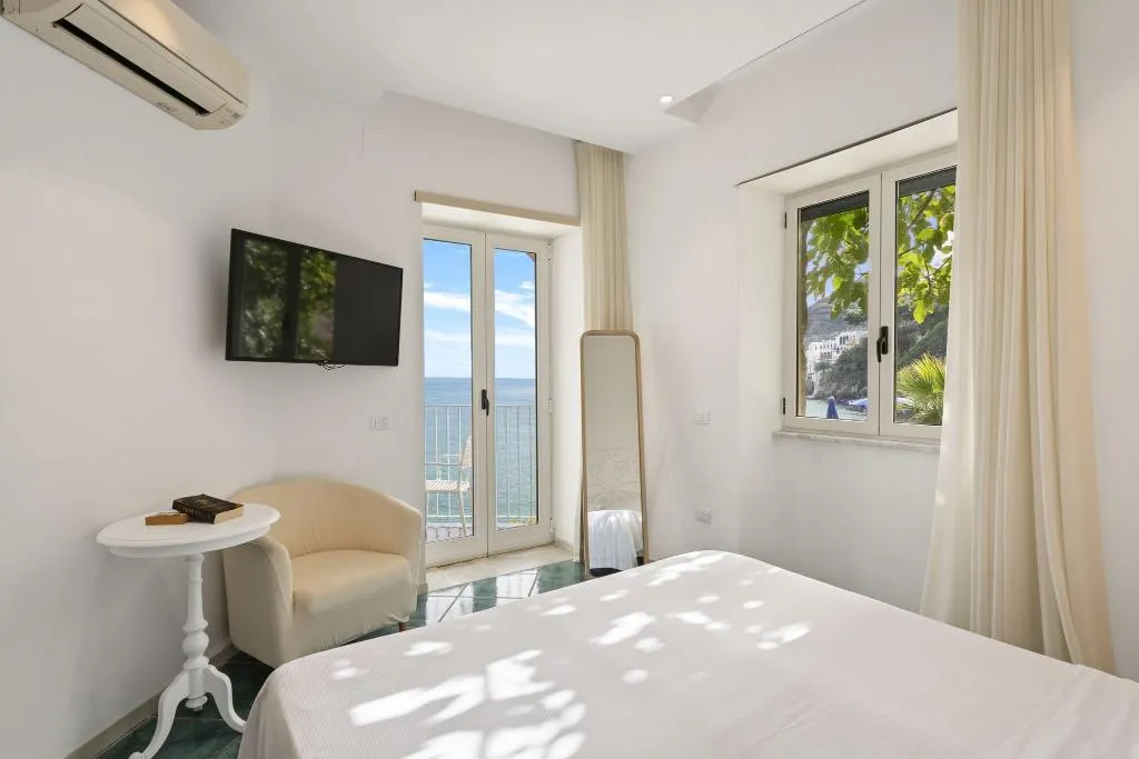 Room, Apollon Club, Naples