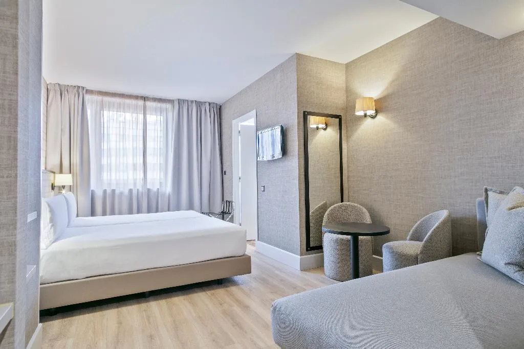 TRIPLE SUPERIOR Room, Acta City 47, Barcelona