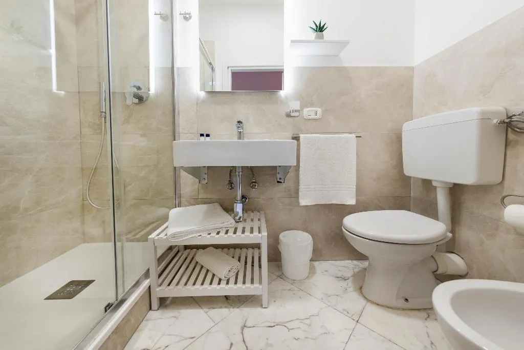 TRIPLE STANDARD Room, B&B Colori e Note, Naples