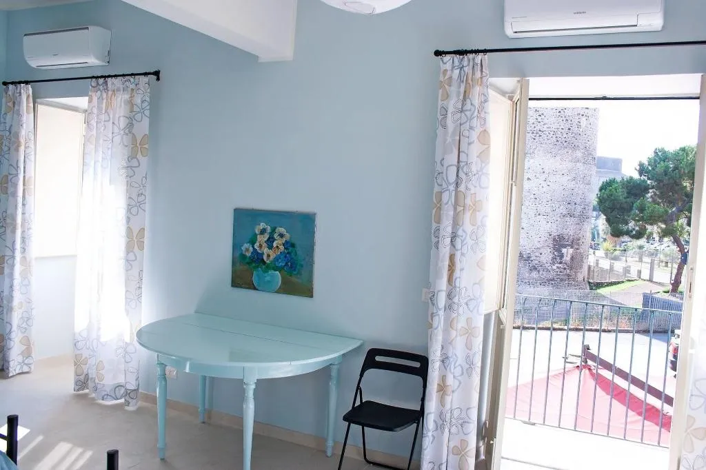 Room, City-in-hostel-B&B, Catania