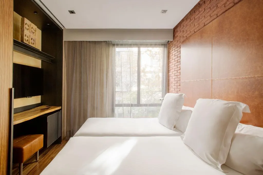 DOUBLE STANDARD Room, Granados 83, Barcelona