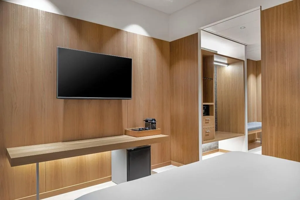DOUBLE SUPERIOR KING BED Room, AC Barcelona Diagonal D'Illa, Barcelona
