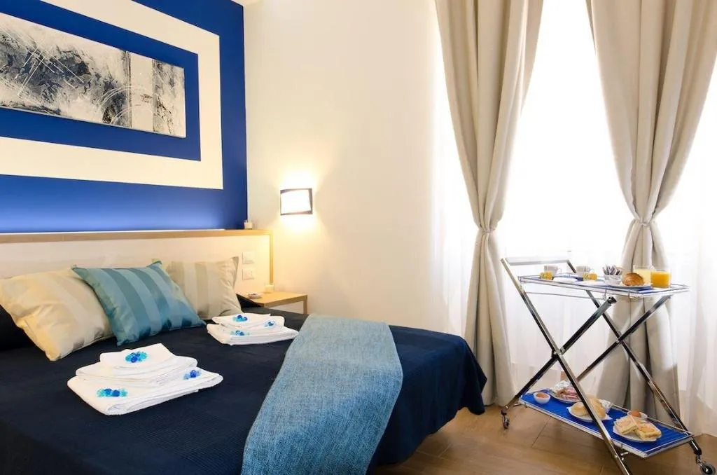 Room, Gemme Di Roma, Naples