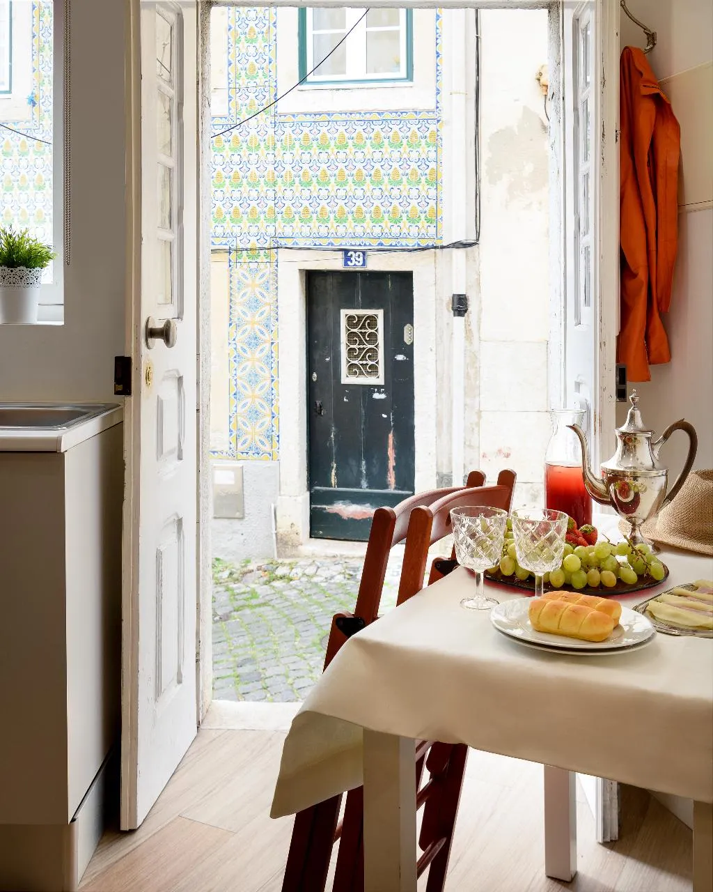 STUDIO STANDARD Room, Alfama Yellow House, Lisbon