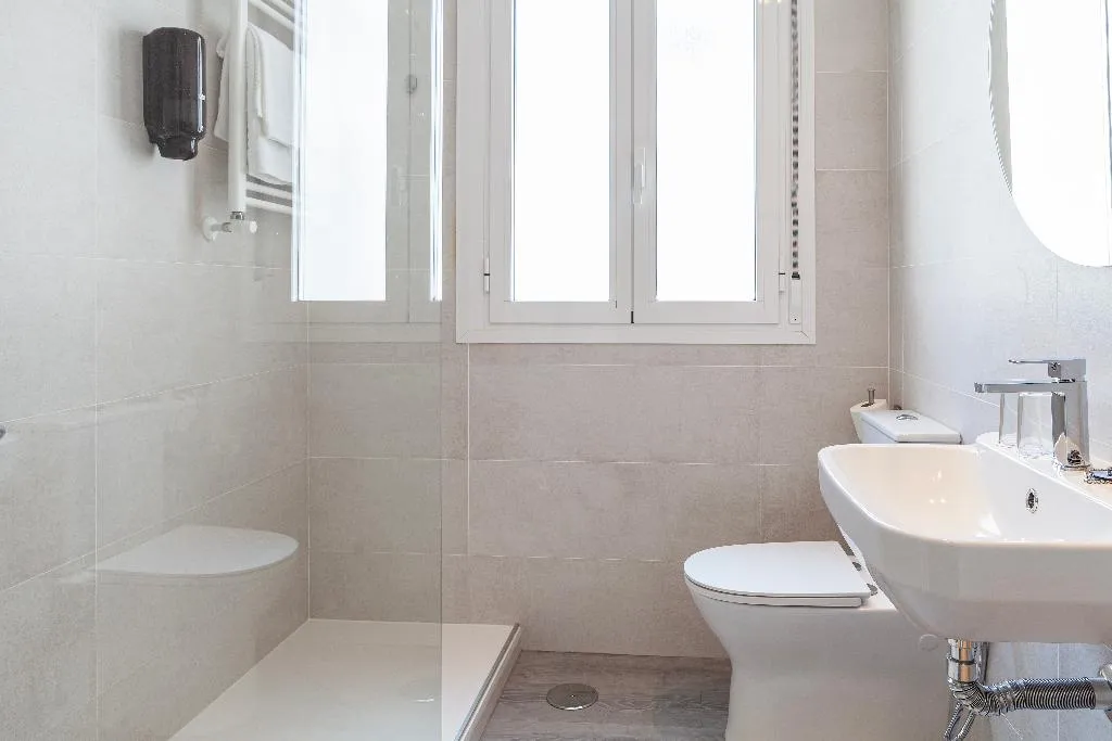 Room, Mediodia, Madrid