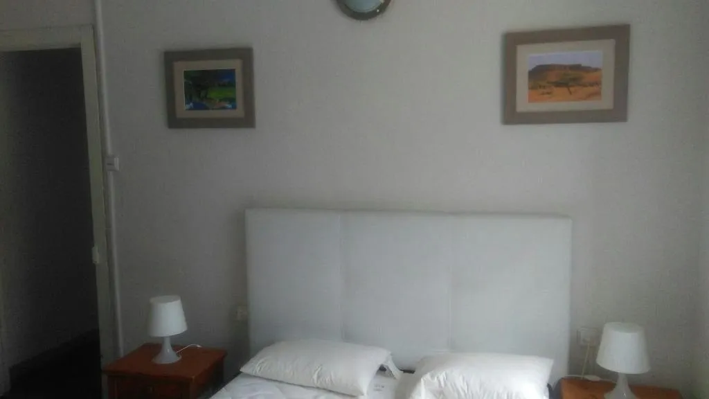 FAMILY ROOM CAPACITY 5 Room, Hostal Porta De Nuria, Barcelona