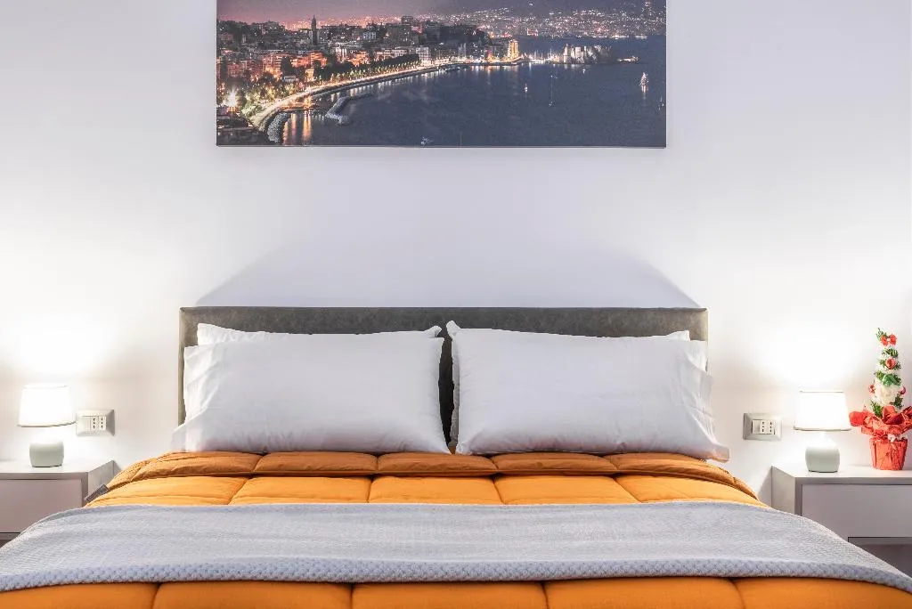 APARTMENT WITH BALCONY Room, Casina Rossa, Naples