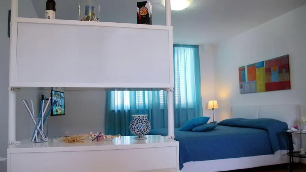 Room, B&B Darsena, Naples