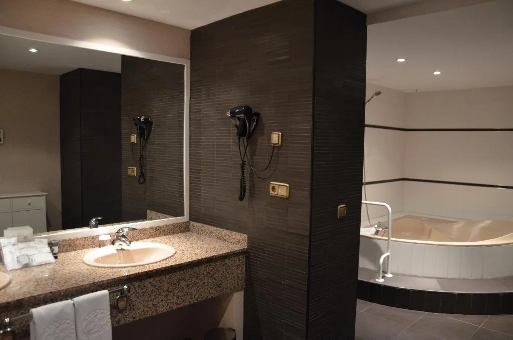 JUNIOR SUITE STANDARD Room, Beatriz Toledo Auditorium & Spa, Madrid