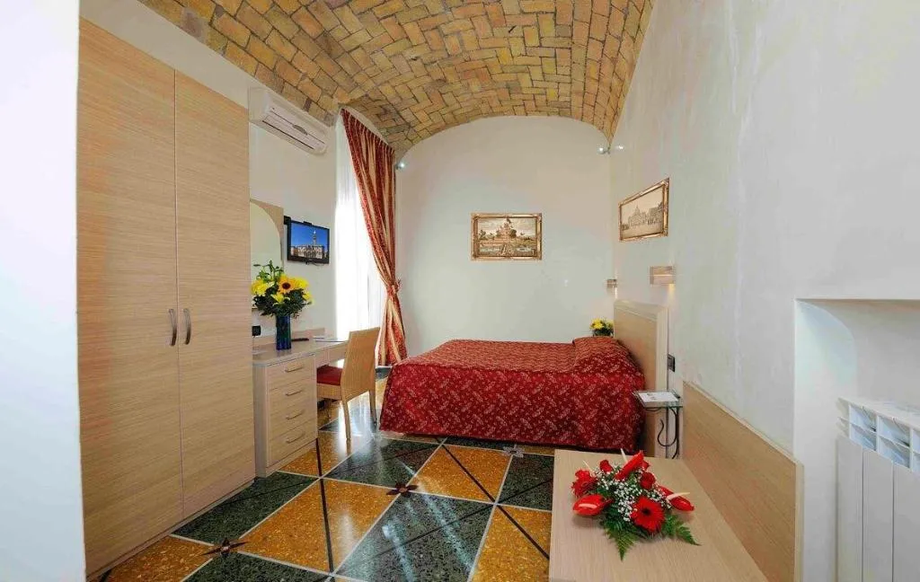 Room, Hotel Campidoglio, Naples