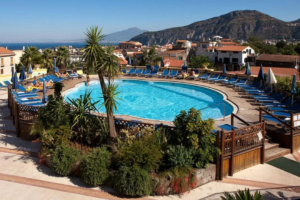 Pool, Grand Hotel La Pace, Naples