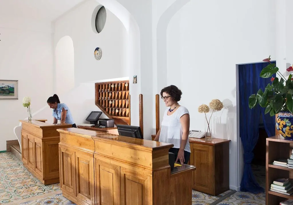 Lobby, Pupetto, Naples